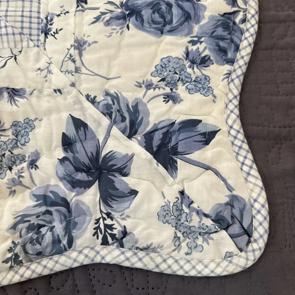Embroidered Patchwork Quilt Scalloped Edge Lap Baby Blanket Wall Hanging 49x 61
